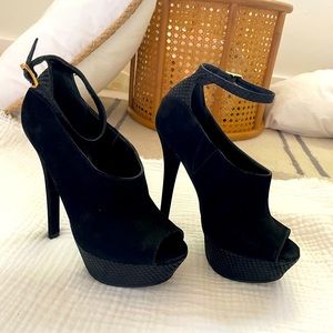 Steve Madden black 6” platform heels